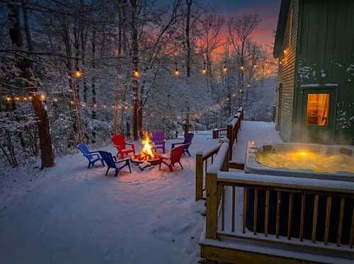 Wine Moose Hot tub Fireplace Sauna 9min to Mt Snow