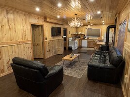 2 Bedroom Family Suite at Bellamy's Haus | 特色装修、特色家居、旅行婴儿床、免费 WiFi