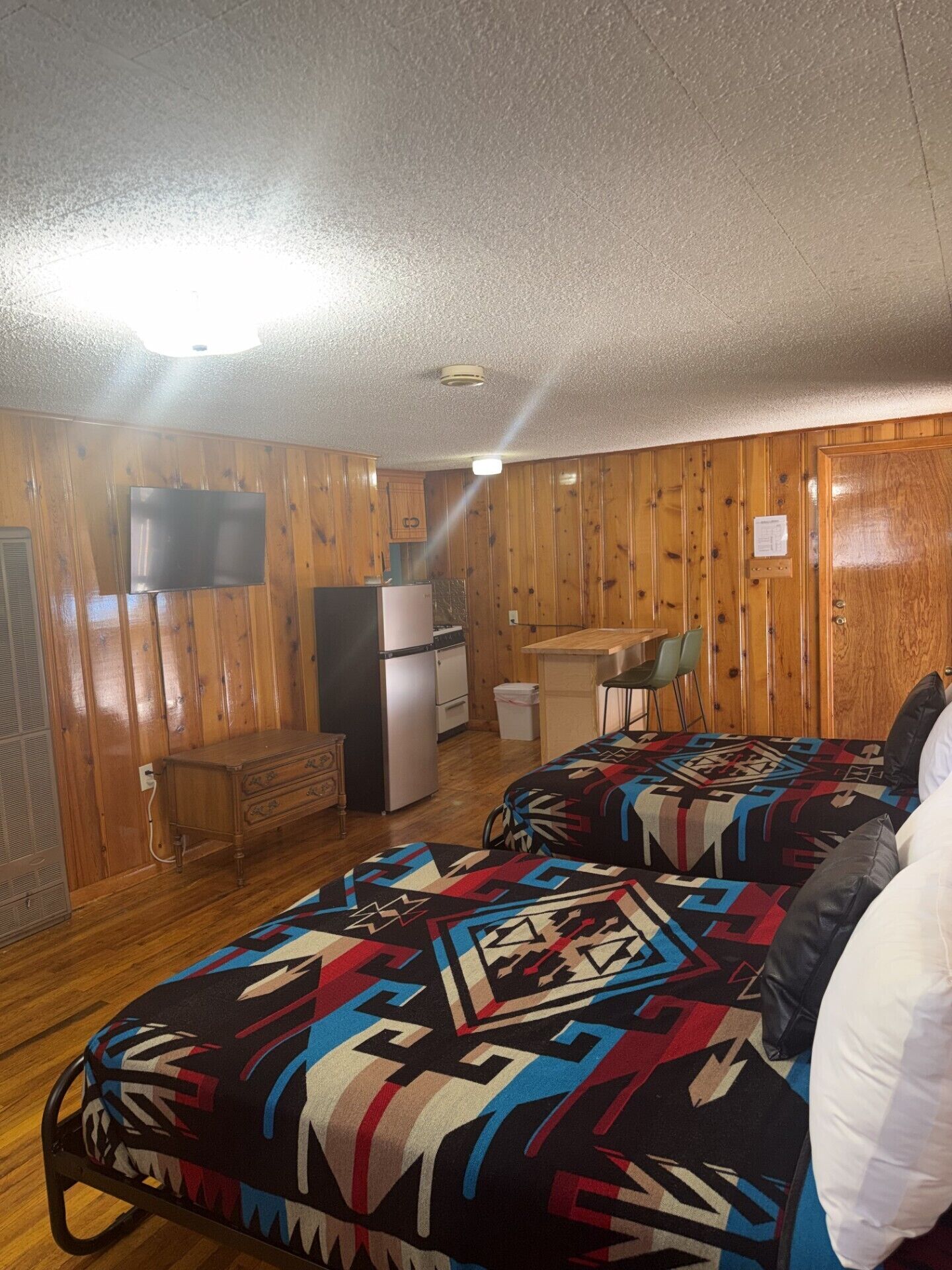 Room 3 at Bellamy's Haus | Trang trí khác biệt, trang bị nội thất với thiết kế riêng biệt 