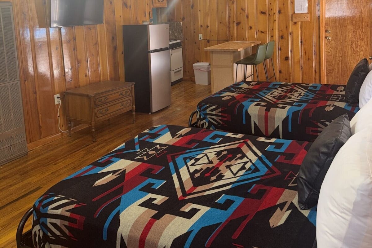 بديكورات فريدة لكل غرفة وطراز فريد لكل وحدة وسرير سفر وواي فاي مجانًا