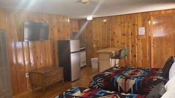 Room 3 at Bellamy's Haus | Trang trí khác biệt, trang bị nội thất với thiết kế riêng biệt