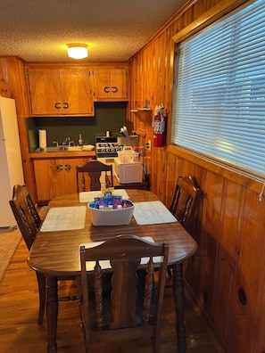 Deluxe Double Room, Kitchenette, Mountain View | Private kitchenette