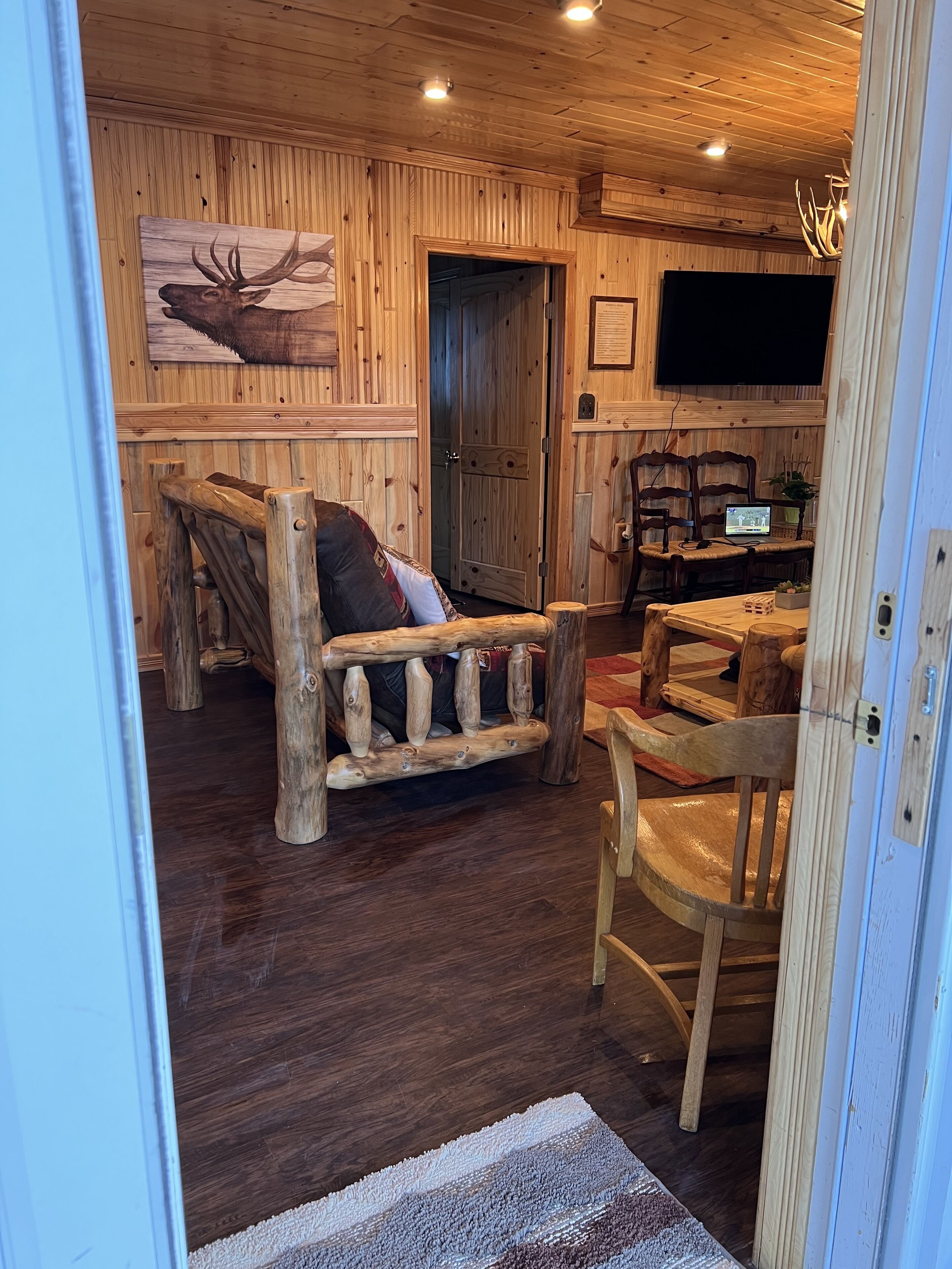 Individually decorated, individually furnished, travel cot, free WiFi