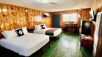 Room 12 at Bellamy's Haus | 特色装修、特色家居、免费 WiFi、床单