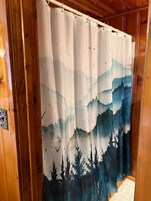 Room 3 at Bellamy's Haus | 浴室 | 吹风机、毛巾、肥皂、洗发水