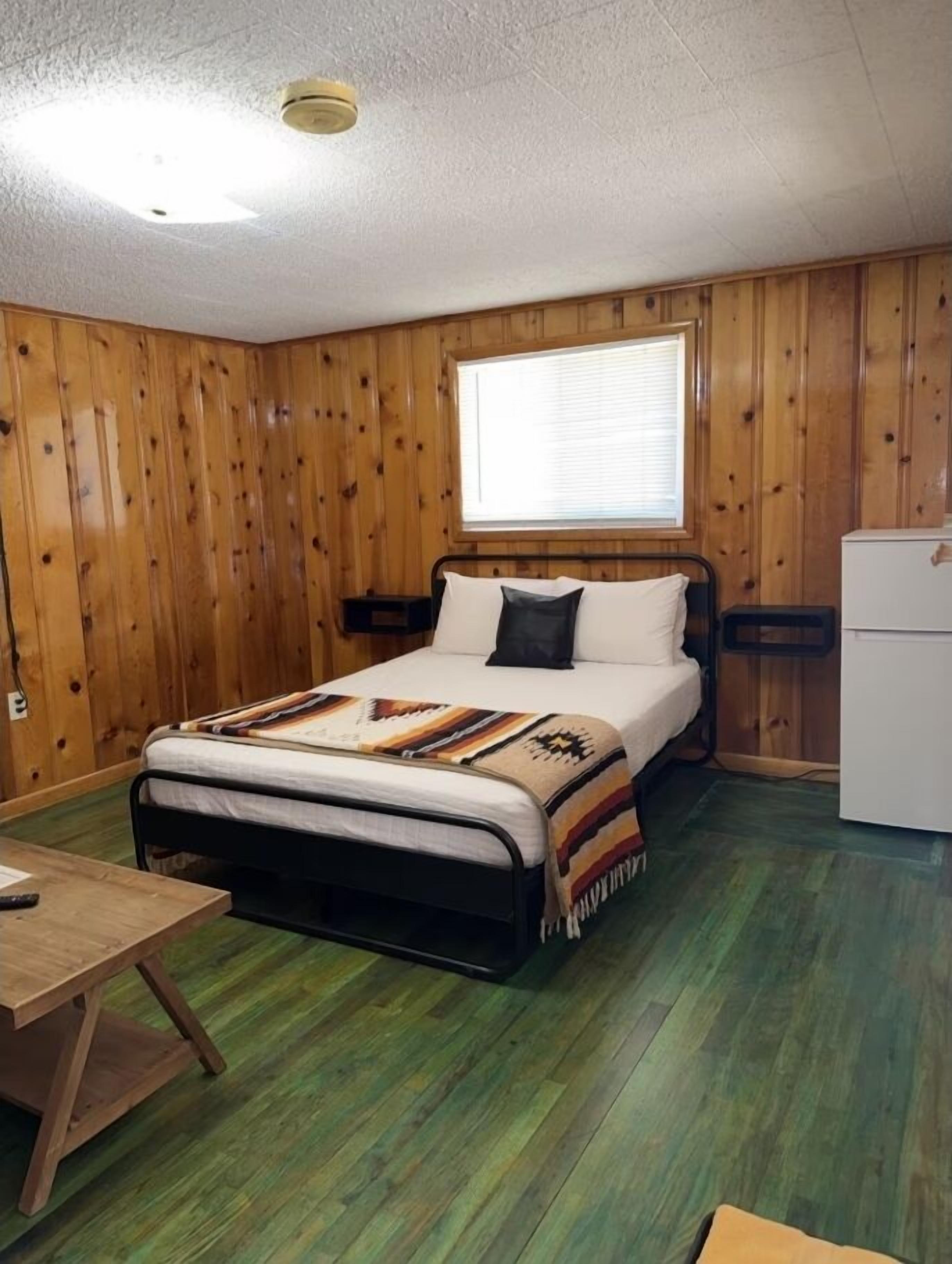 Room 1 at Bellamy's Haus | بديكورات فريدة لكل غرفة وطراز فريد لكل وحدة وسرير سفر وواي فاي مجانًا