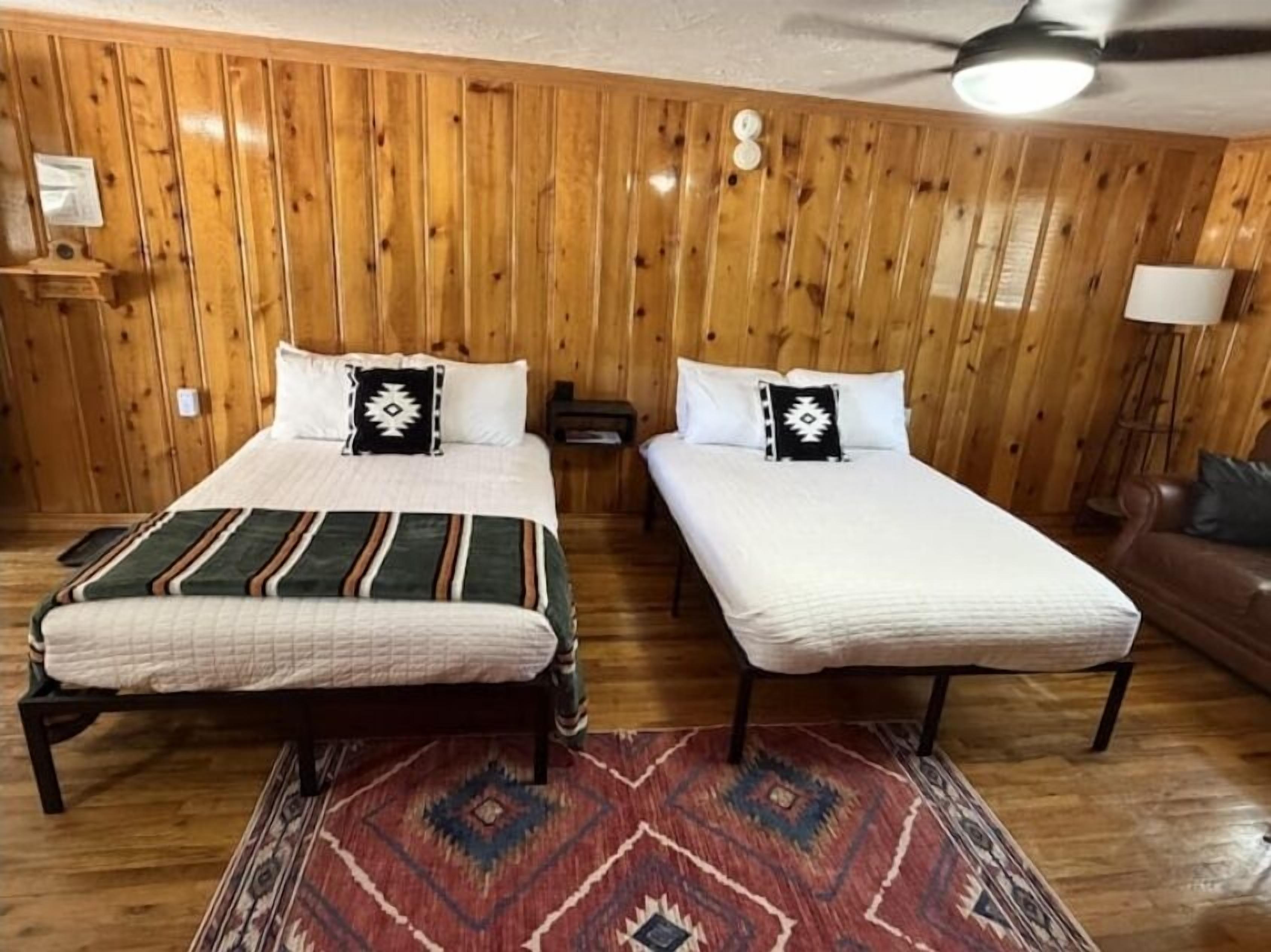 Room 7 at Bellamy's Haus | بديكورات فريدة لكل غرفة وطراز فريد لكل وحدة وسرير سفر وواي فاي مجانًا
