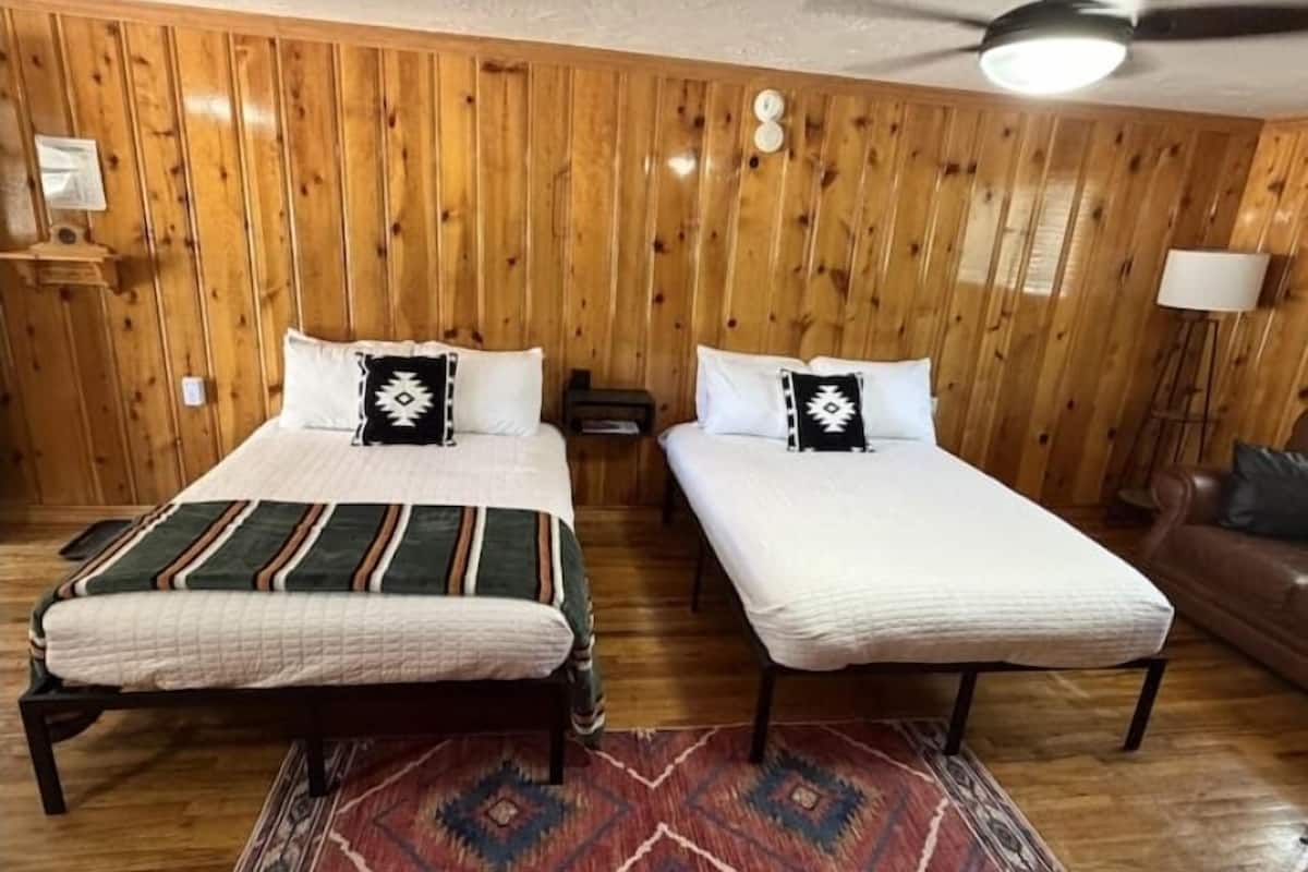 بديكورات فريدة لكل غرفة وطراز فريد لكل وحدة وسرير سفر وواي فاي مجانًا