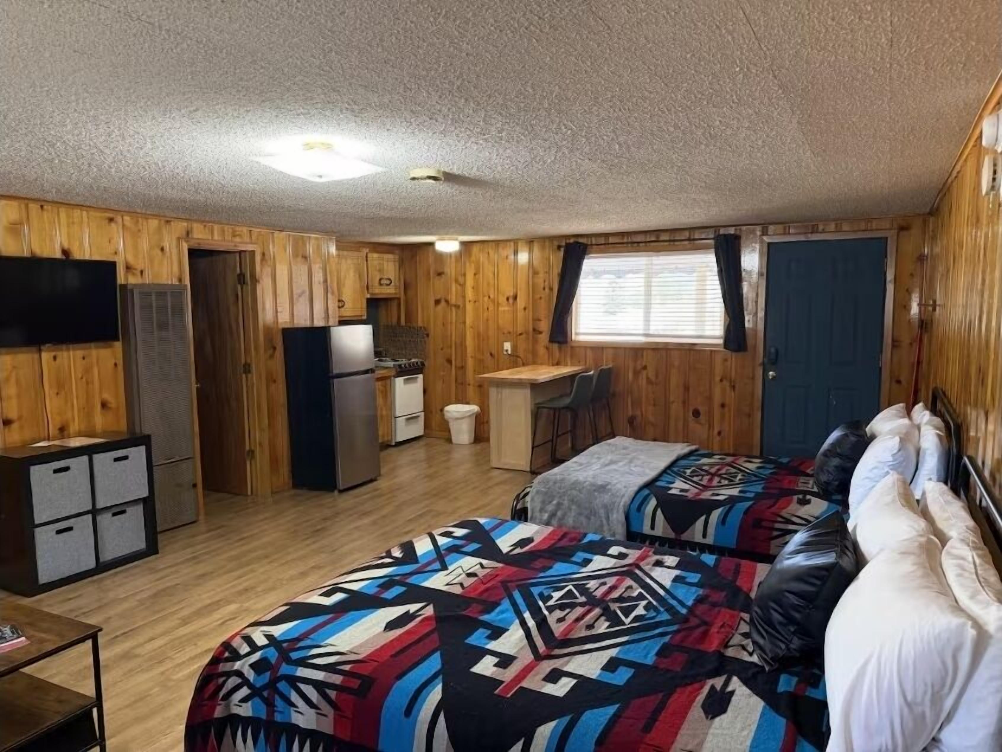 Room 9 at Bellamy's Haus | بديكورات فريدة لكل غرفة وطراز فريد لكل وحدة وسرير سفر وواي فاي مجانًا