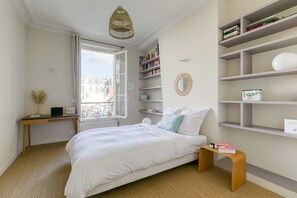 3 bedrooms, desk, iron/ironing board, travel crib