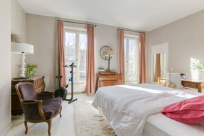 3 soveværelser, skrivebord, strygejern/strygebræt, weekendseng
