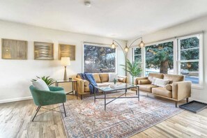 TV, offices - El Sereno Ascent! Pet-Friendly Executive Home (Colorado Springs)