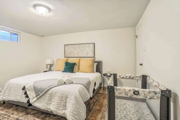 2 bedrooms, iron/ironing board, WiFi, bed sheets