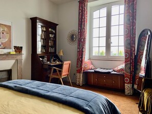 4 bedrooms, iron/ironing board, free WiFi, bed sheets - Family home / Artist. Halfway between town and sea. Quietly. Ideal for families (Tinténiac)