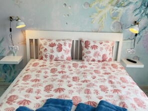 2 bedrooms, iron/ironing board, travel crib, free WiFi - - BE OUR GUEST! - Beach, sea and pleasure for 4 (Ses Salines)