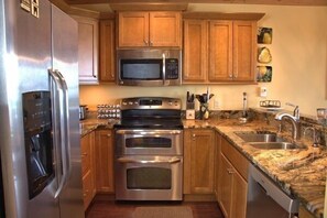 Fridge, microwave, oven, stovetop - 2310  Discounted Concert Packages!  Bird's Nest View (Beech Mountain)