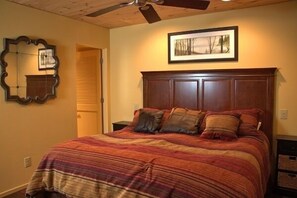 2 makuuhuonetta, silitysrauta/-lauta, ilmainen Wi-Fi, vuodevaatteet