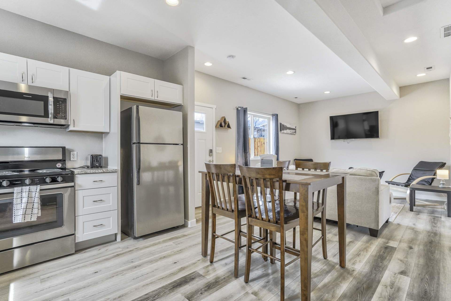 2BR Modern Cottage with Hot Tub in Monument Near USAFA, Park