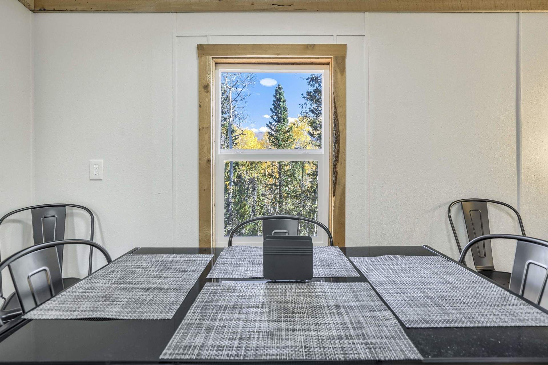 Rustic 3BR Home with Hot Tub, Peak View near Cripple Creek