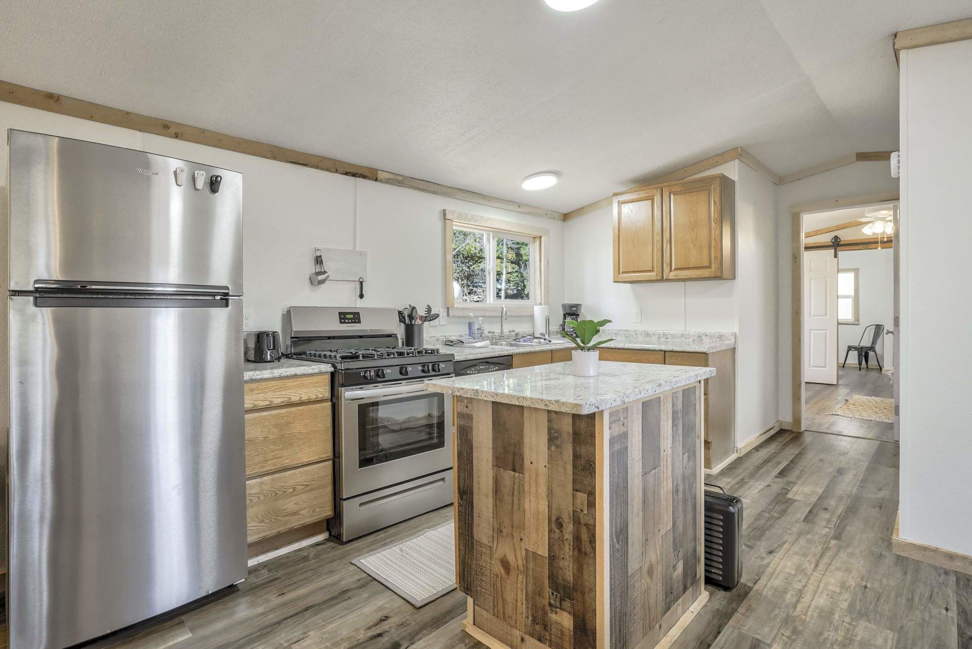 Rustic 3BR Home with Hot Tub, Peak View near Cripple Creek