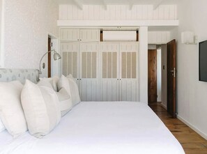 3 bedrooms, in-room safe, desk, iron/ironing board - Award Winning Clifton Bungalow. Unparalleled! (Cape Town)