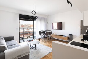 Smart TV - 2 Bedrooms Prime Location in Yafo Fully Equipped (Tel Aviv-Yafo)