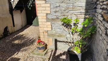 Apartment, 1 Queen Bed | Property grounds