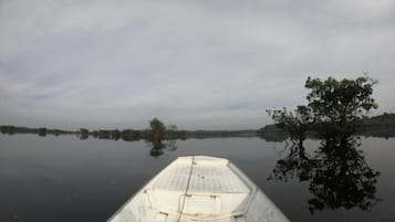 Kolam renang terbuka, payung kolam, kerusi lepak pantai