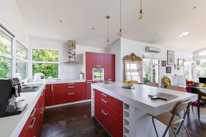 Fridge, oven, dishwasher, coffee/tea maker - Bains de Lumière - Belle Maison Contemporaine (Moëlan-sur-Mer)