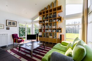 TV, stereo - Bains de Lumière - Belle Maison Contemporaine (Moëlan-sur-Mer)