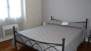 3 chambres, fer et planche à repasser, Wi-Fi gratuit, draps fournis