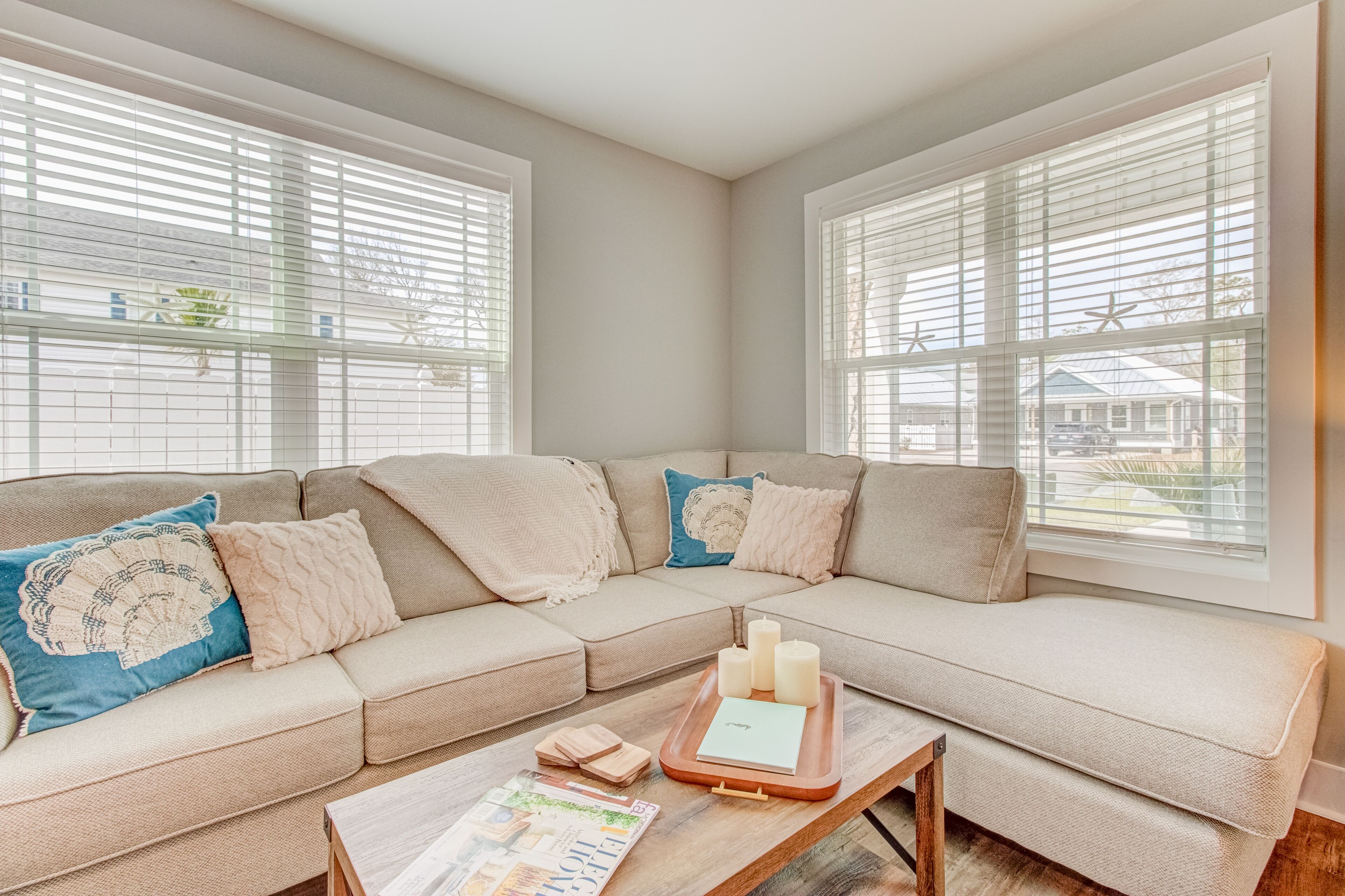 Delightful getaway near the beach with fast WiFi, gas grill, outdoor shower