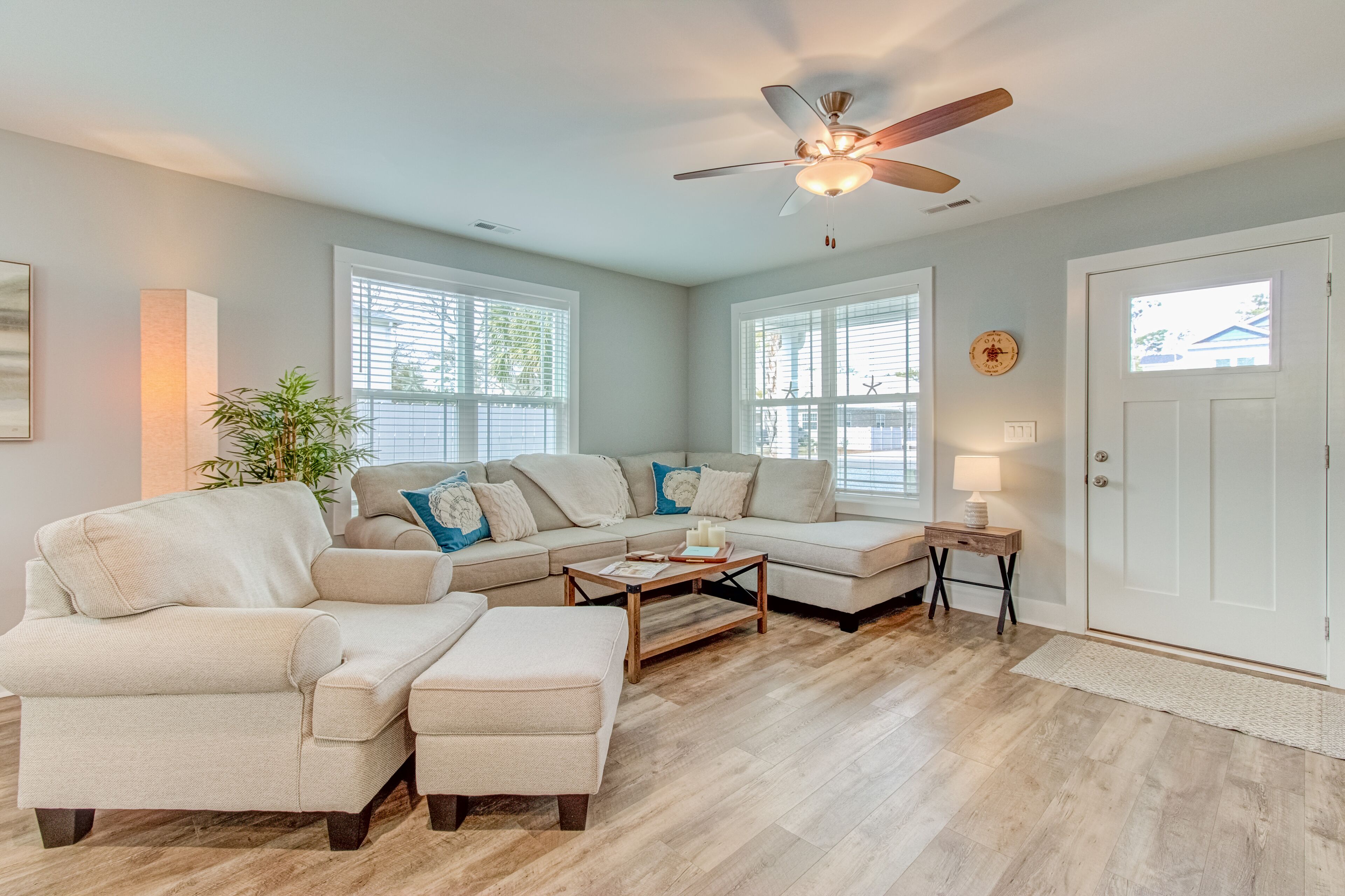 Delightful getaway near the beach with fast WiFi, gas grill, outdoor shower