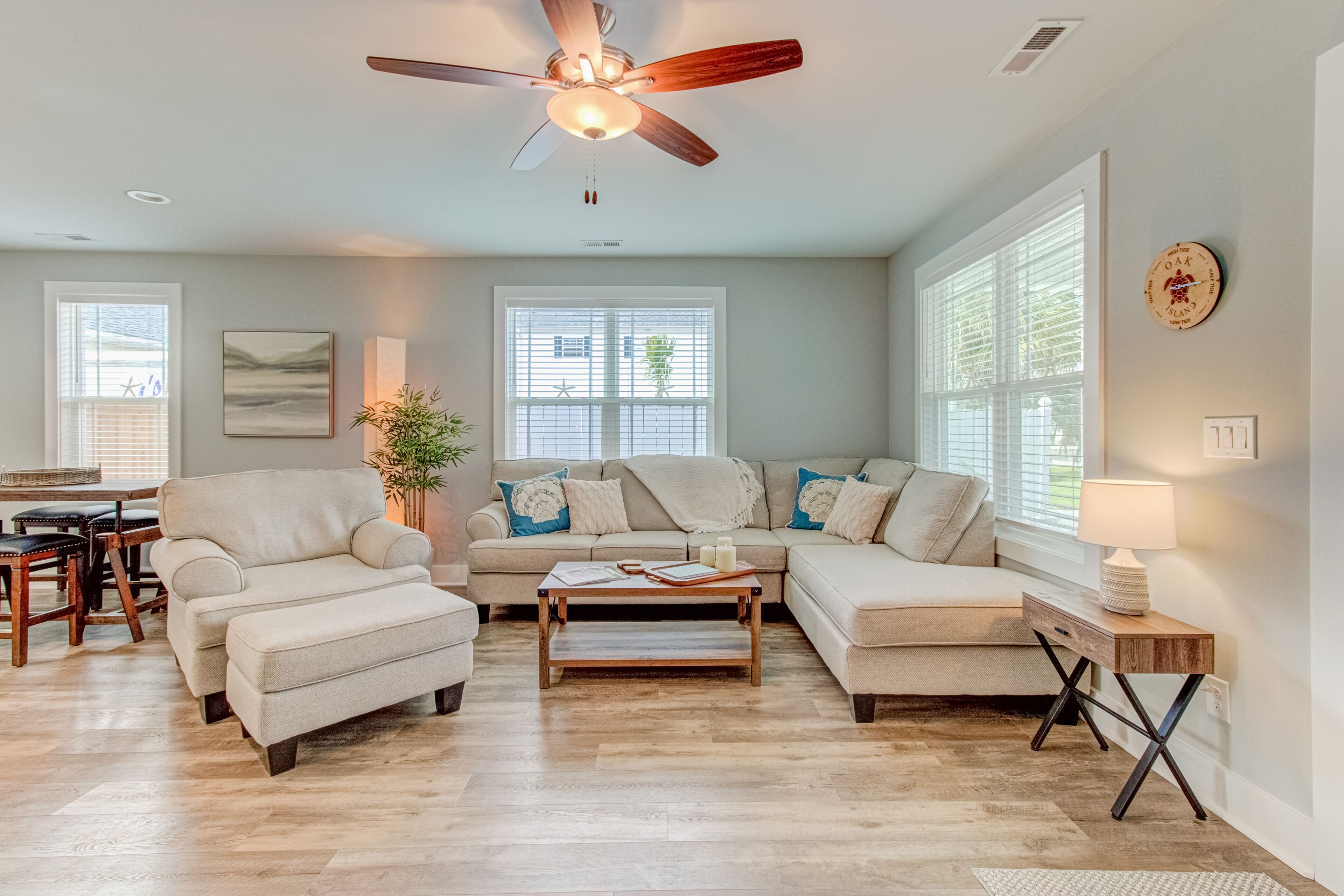 Delightful getaway near the beach with fast WiFi, gas grill, outdoor shower