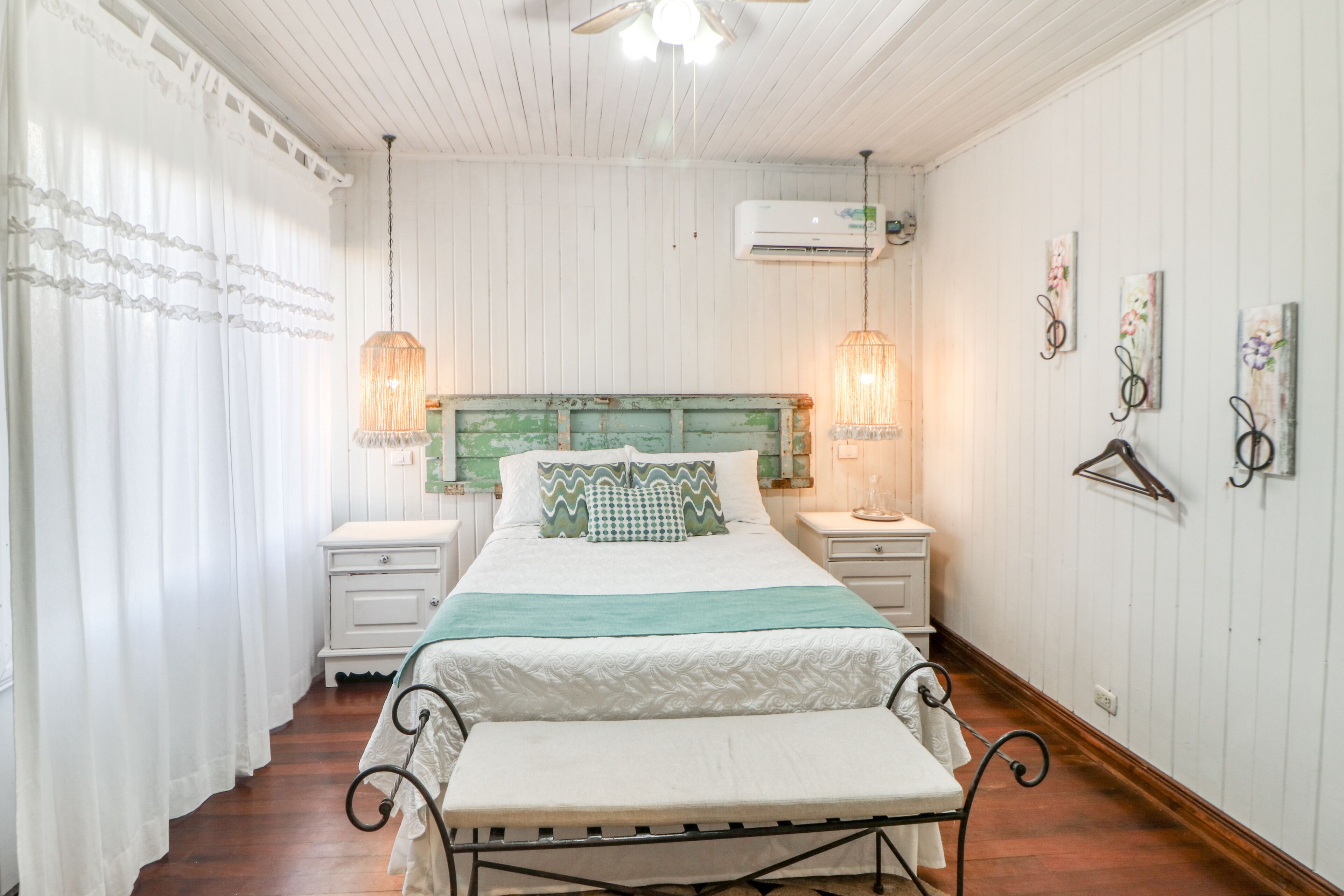 Amazing family-operated hotel with views, restaurant & bar, & WiFi - five rooms