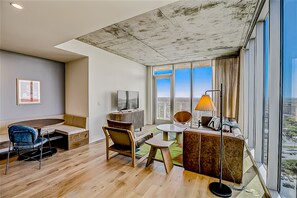 Televisión, tenis de mesa y libros 