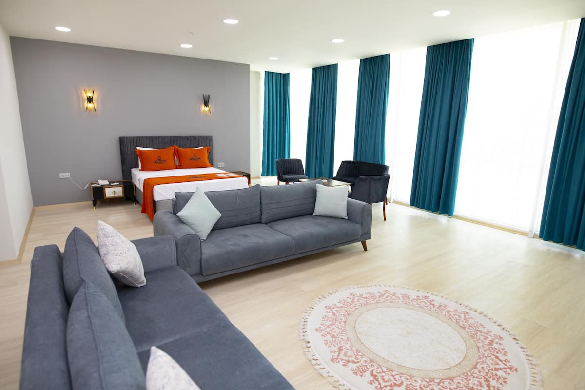 deluxe room | 1 bedroom, egyptian cotton sheets, premium bedding, desk