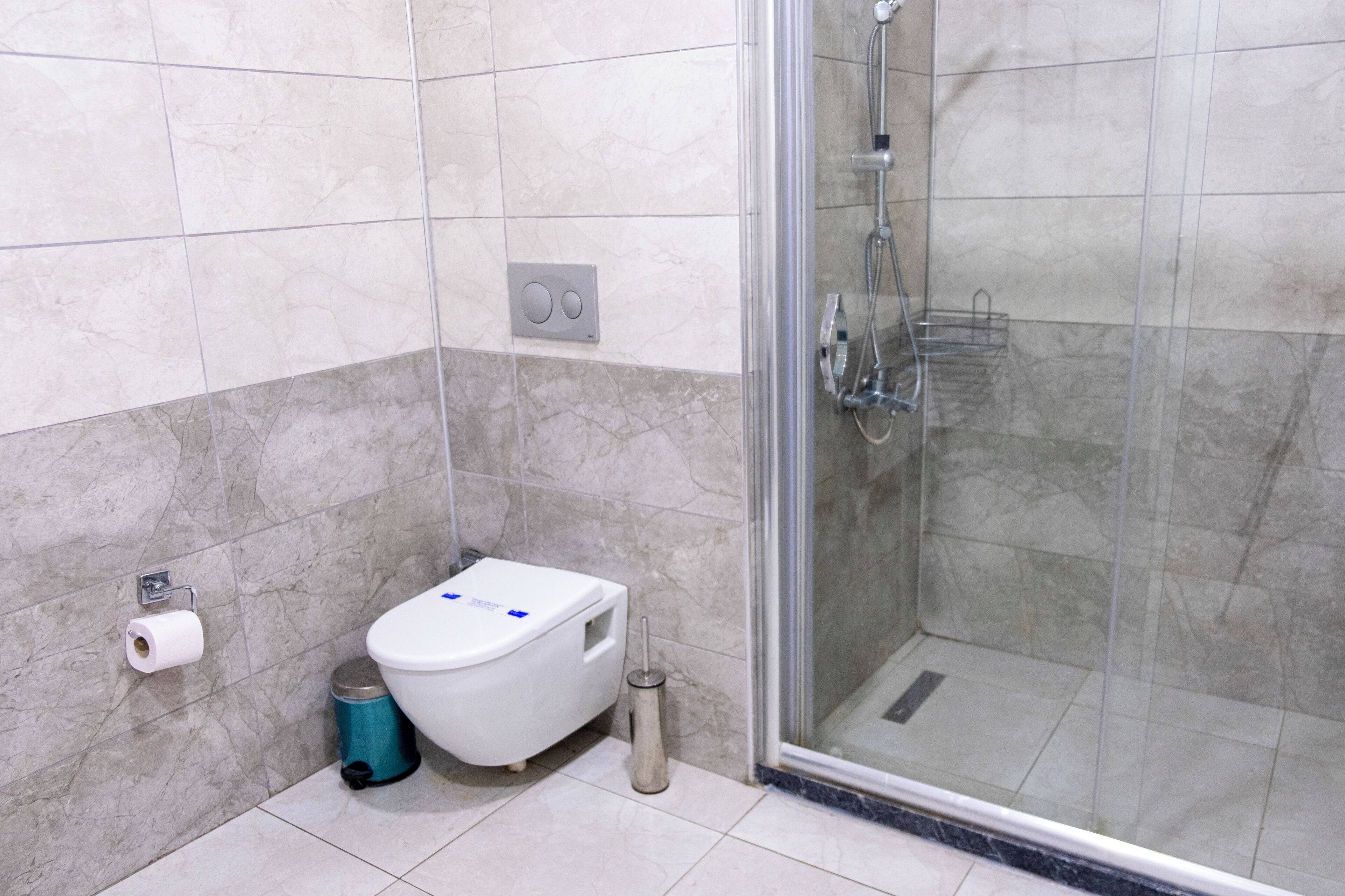 1 bedroom, egyptian cotton sheets, premium bedding, desk