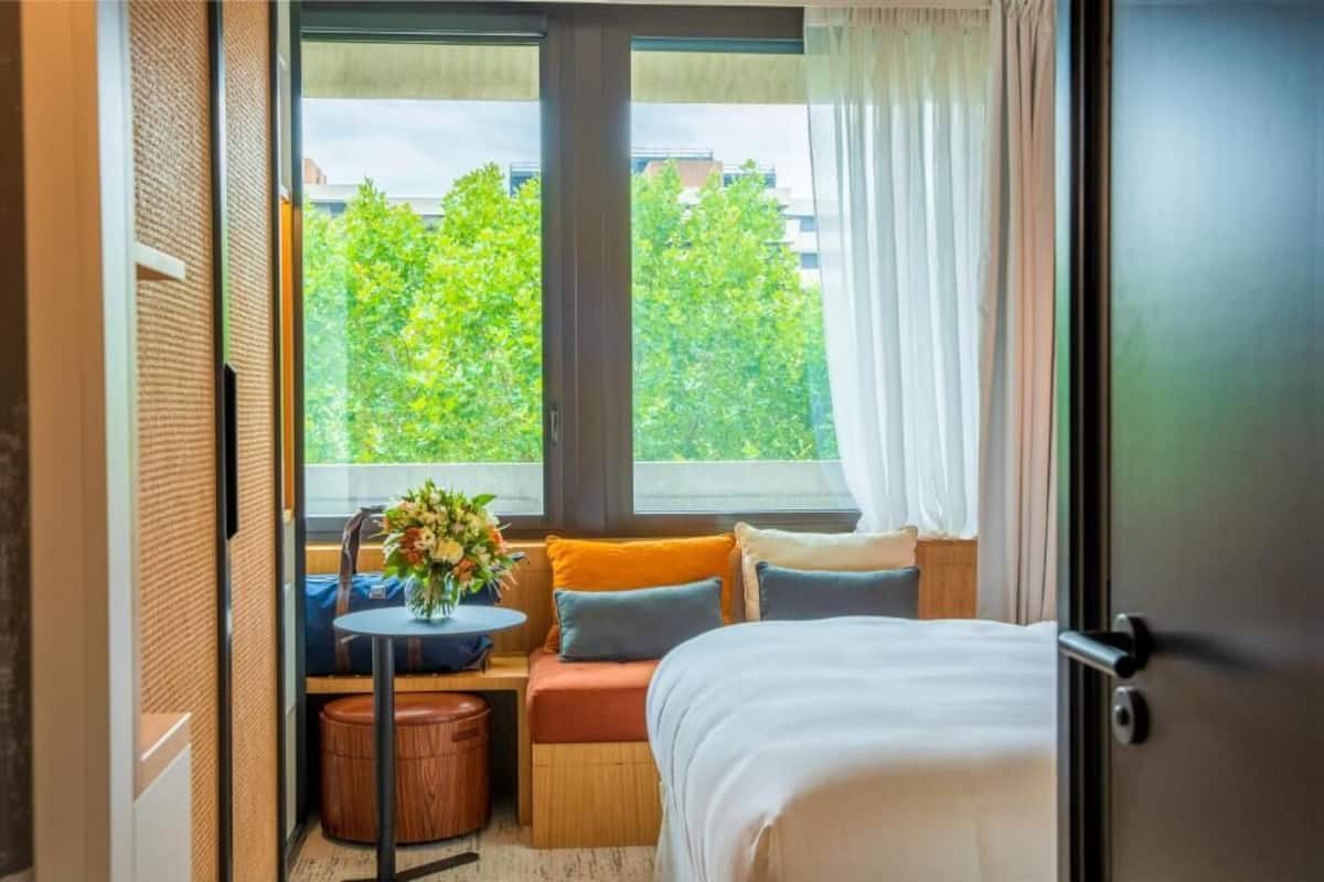 Habitación, 1 cama King size, vista al parque | Ropa de cama de alta calidad y caja de seguridad en la habitación