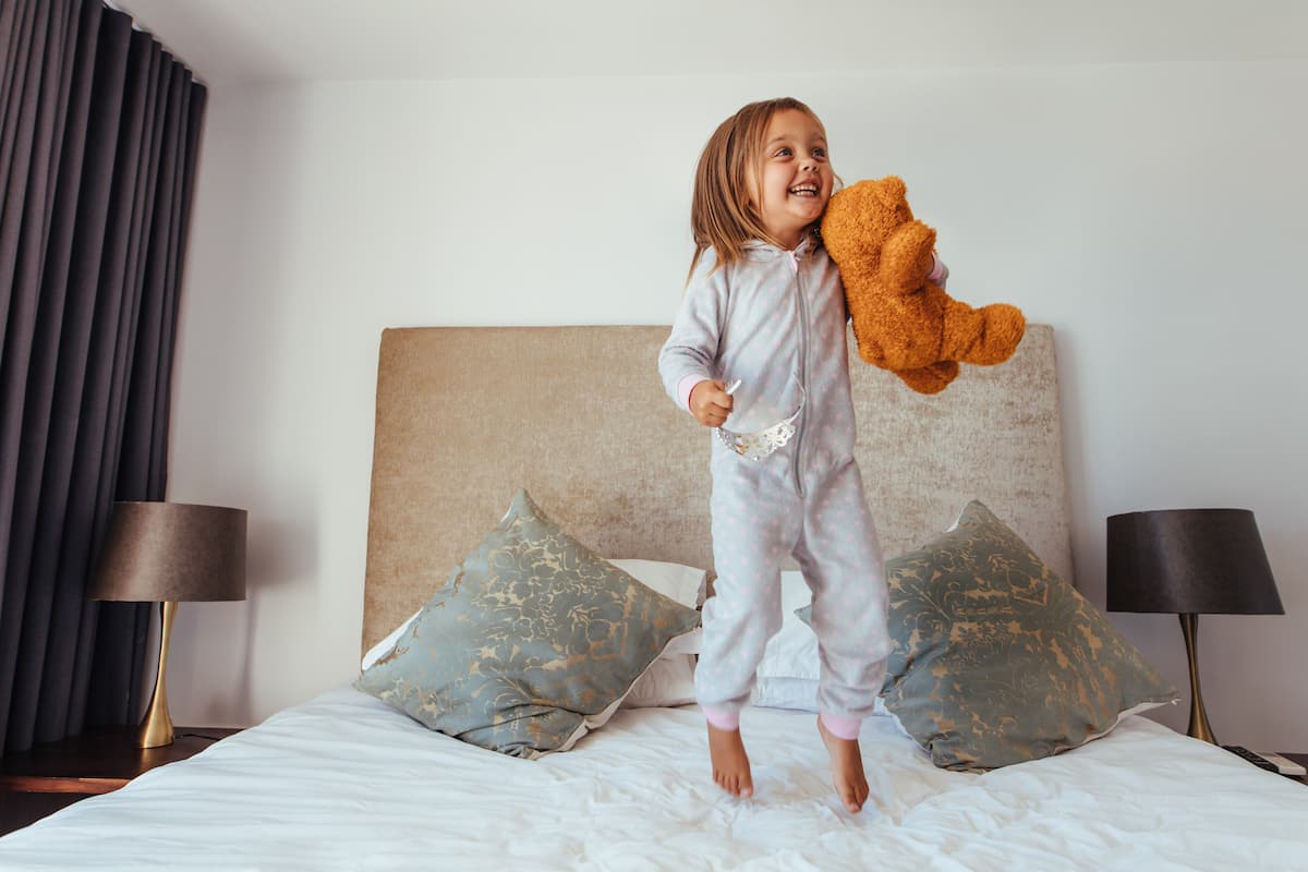 Habitación familiar, 1 cama King size | Ropa de cama de alta calidad y caja de seguridad en la habitación