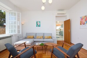 Unclassified image, 5 of 34, button