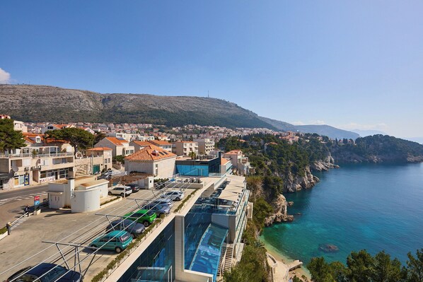 Unclassified image, 1 of 34, button