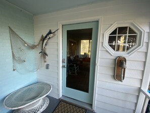 Exterior detail - Charming home across the street from the Cape Fear River (Southport)
