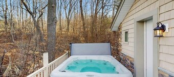 Lakefront home near golf with deck & two firepits - close to attractions