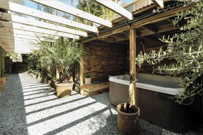 Unclassified image, 5 of 8, button - The Retreat, Windermere (windermere)