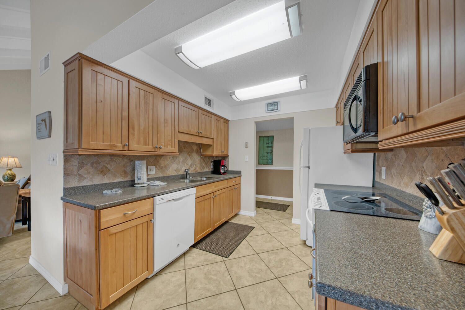 GC92G is situated on Hole 16 and convenient to Tennis and Golf!