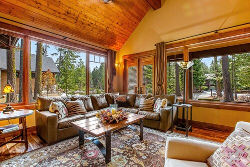Golf-course-front house with firepit, fireplace, Ping-Pong, billiards & bikes