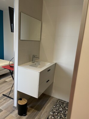 1 bedroom, WiFi - Single room, business students... (Roye)