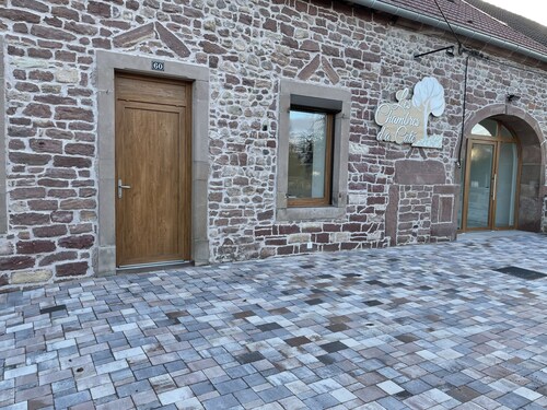 Single room, business students…