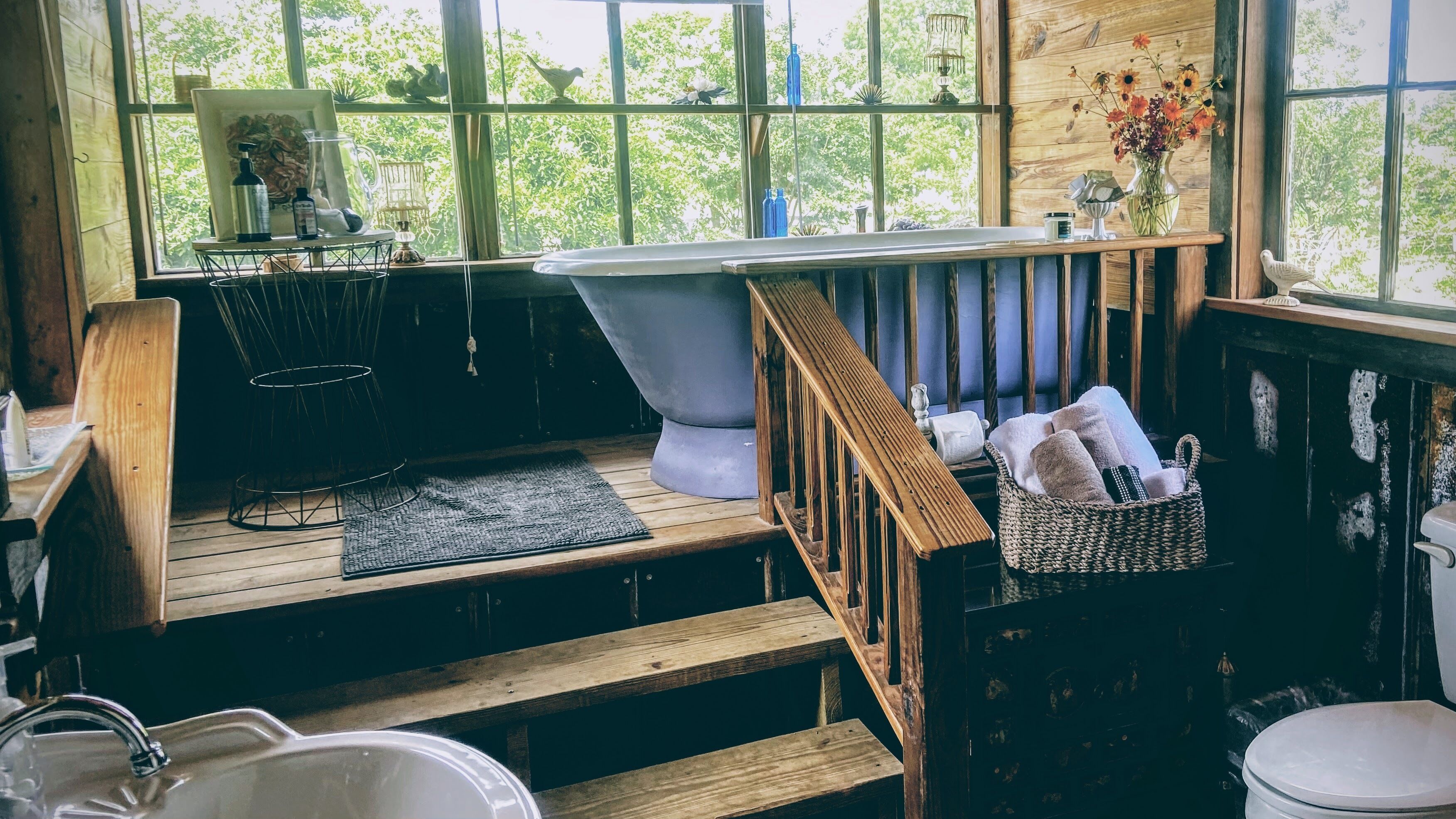 32 Acres of Lush Gardens with Private Cottage. Go on a Texas Foodie Adventure!